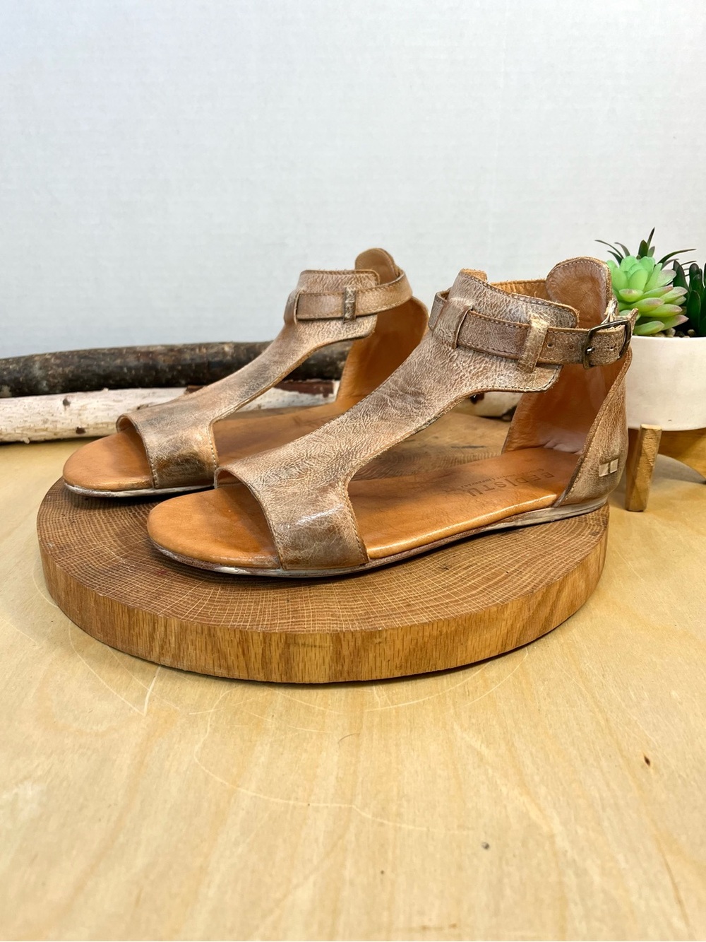 Bed Stu Sable Nectar Lux Leather Flat Sandals Size 7 NWOB
